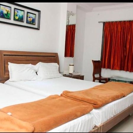 Hotel Reva Prabhu Sadan à Ambaji Extérieur photo