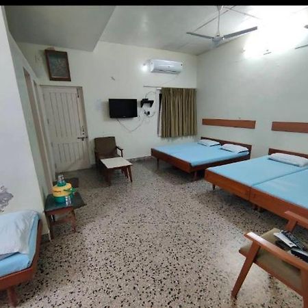 Hotel Reva Prabhu Sadan à Ambaji Extérieur photo
