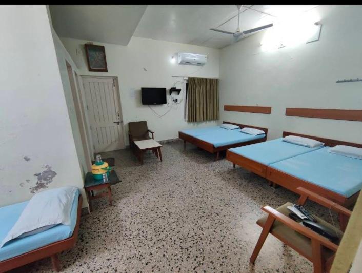 Hotel Reva Prabhu Sadan à Ambaji Extérieur photo